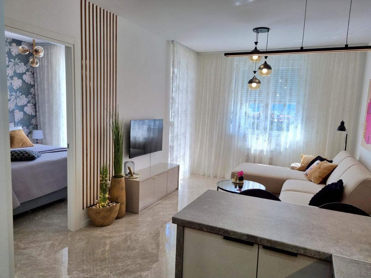 Apartment "50 Shades" With Balcony And Free Parking In The Garage 자다르 외부 사진