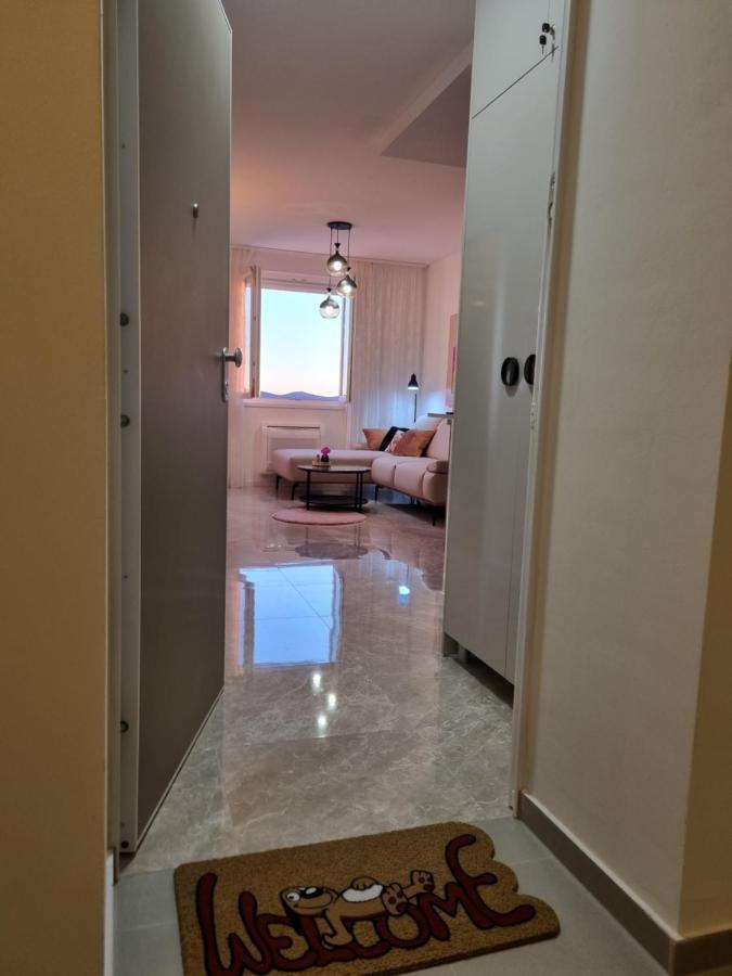 Apartment "50 Shades" With Balcony And Free Parking In The Garage 자다르 외부 사진