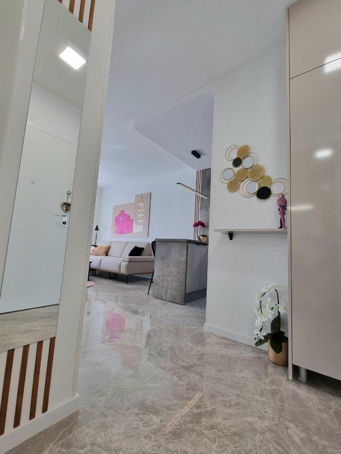 Apartment "50 Shades" With Balcony And Free Parking In The Garage 자다르 외부 사진