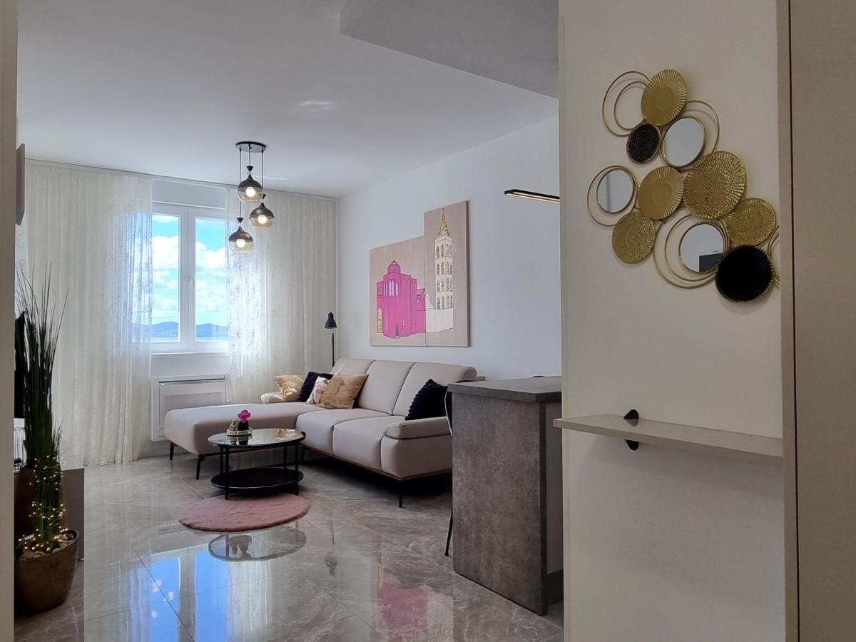 Apartment "50 Shades" With Balcony And Free Parking In The Garage 자다르 외부 사진