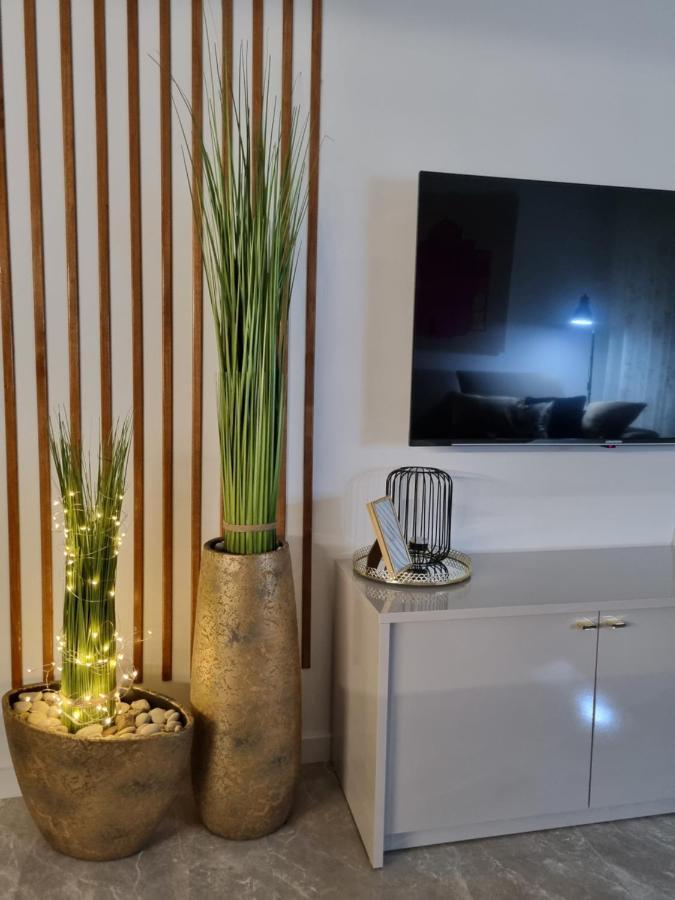 Apartment "50 Shades" With Balcony And Free Parking In The Garage 자다르 외부 사진