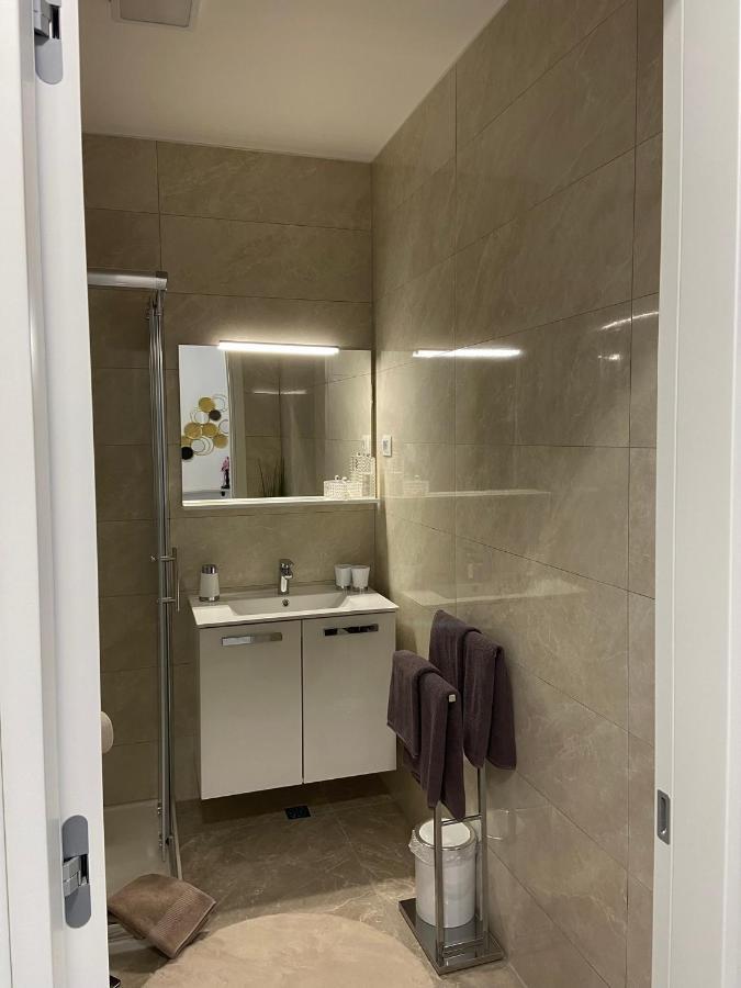 Apartment "50 Shades" With Balcony And Free Parking In The Garage 자다르 외부 사진