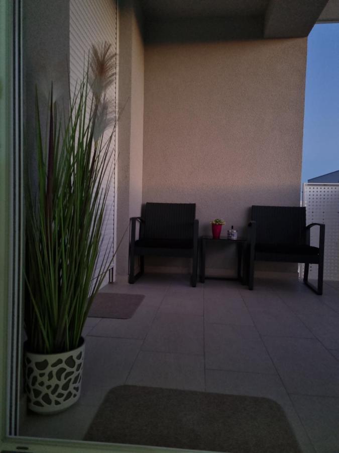 Apartment "50 Shades" With Balcony And Free Parking In The Garage 자다르 외부 사진