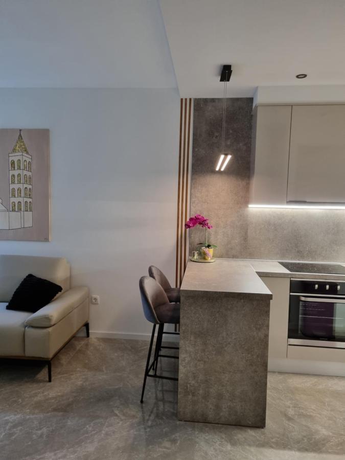 Apartment "50 Shades" With Balcony And Free Parking In The Garage 자다르 외부 사진